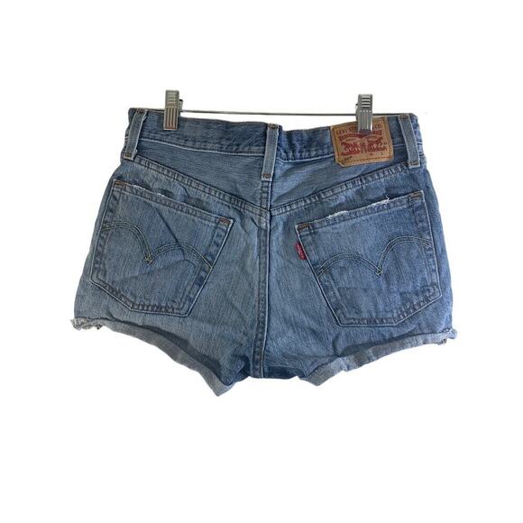 LEVI’S Women’s 501 Button Fly Cut Off Jean Shorts / Size: W27 - Picture 2 of 9
